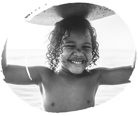 Niño en el mar Niño en el mar